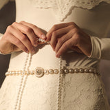 Меховая муфта с жемчужной цепочкой