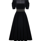 Праздничное платье с вышивкой